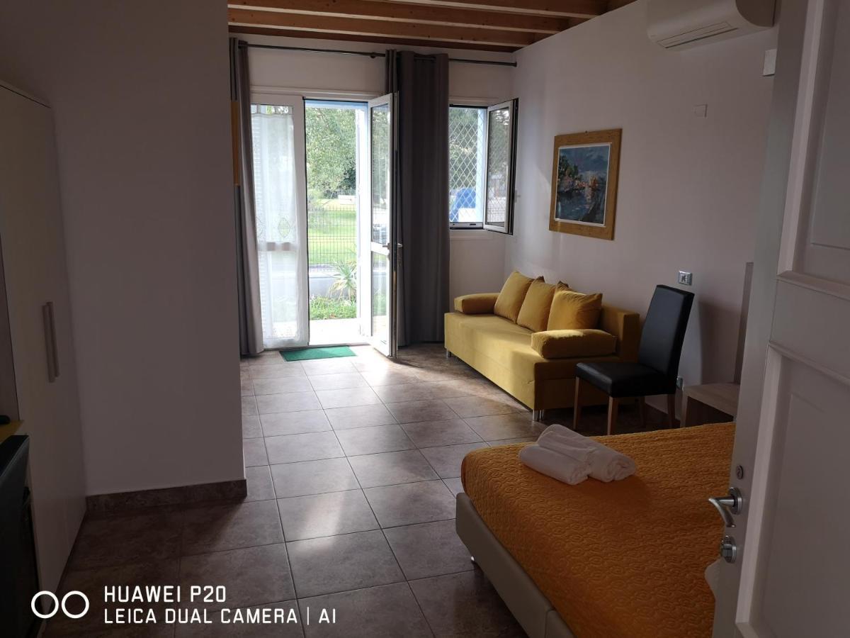 Il Sole Nel Mare - Lido Di Volano Bed & Breakfast Комакио Екстериор снимка